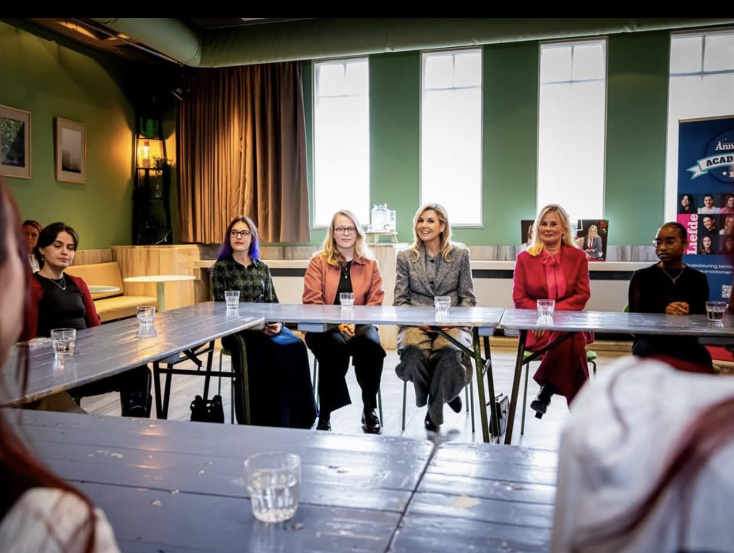 Dronning Maxima under workshop hos Stichting Anne-Bo