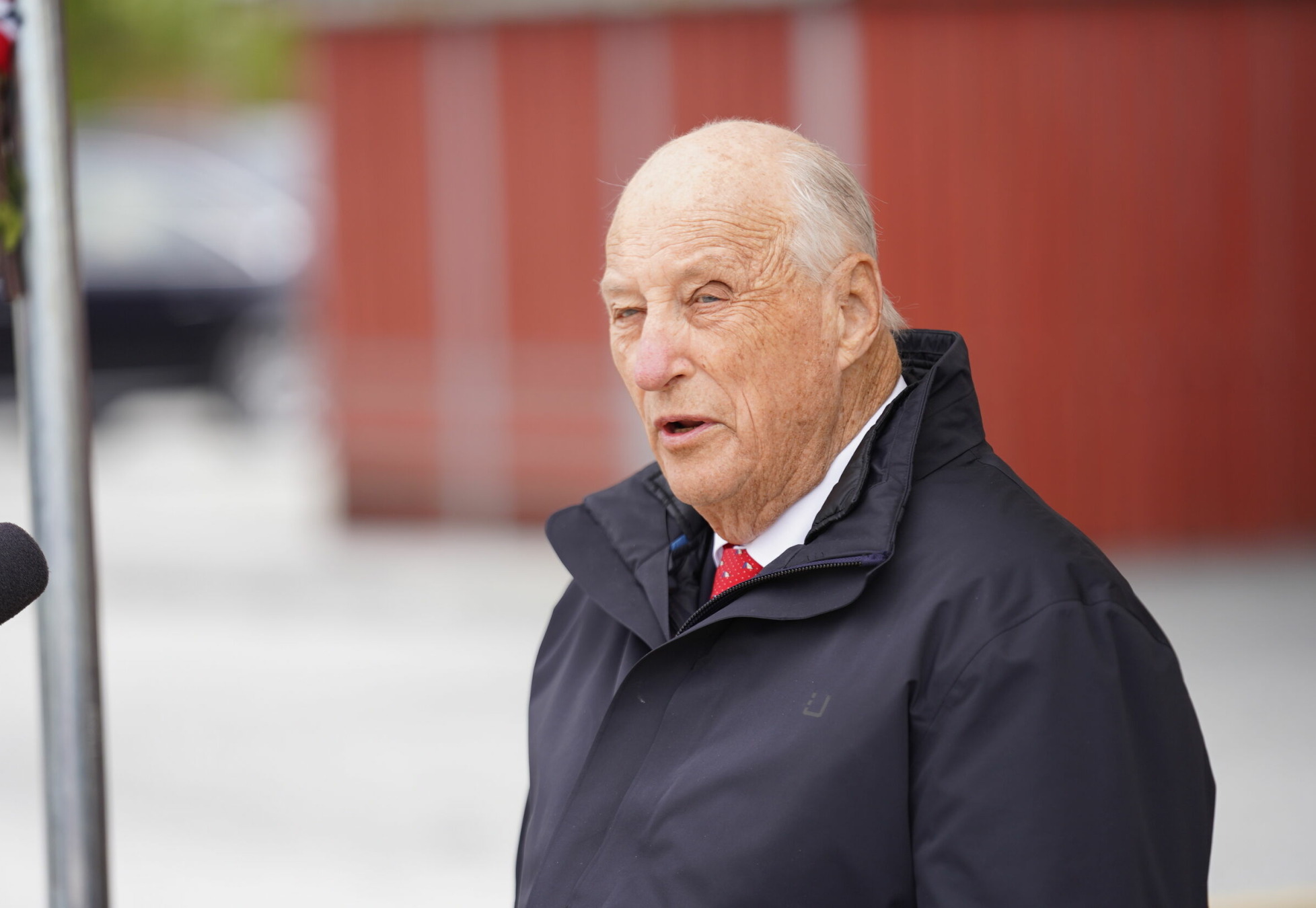 Kong Harald avsluttet fylkesturen med besøk i Askvoll