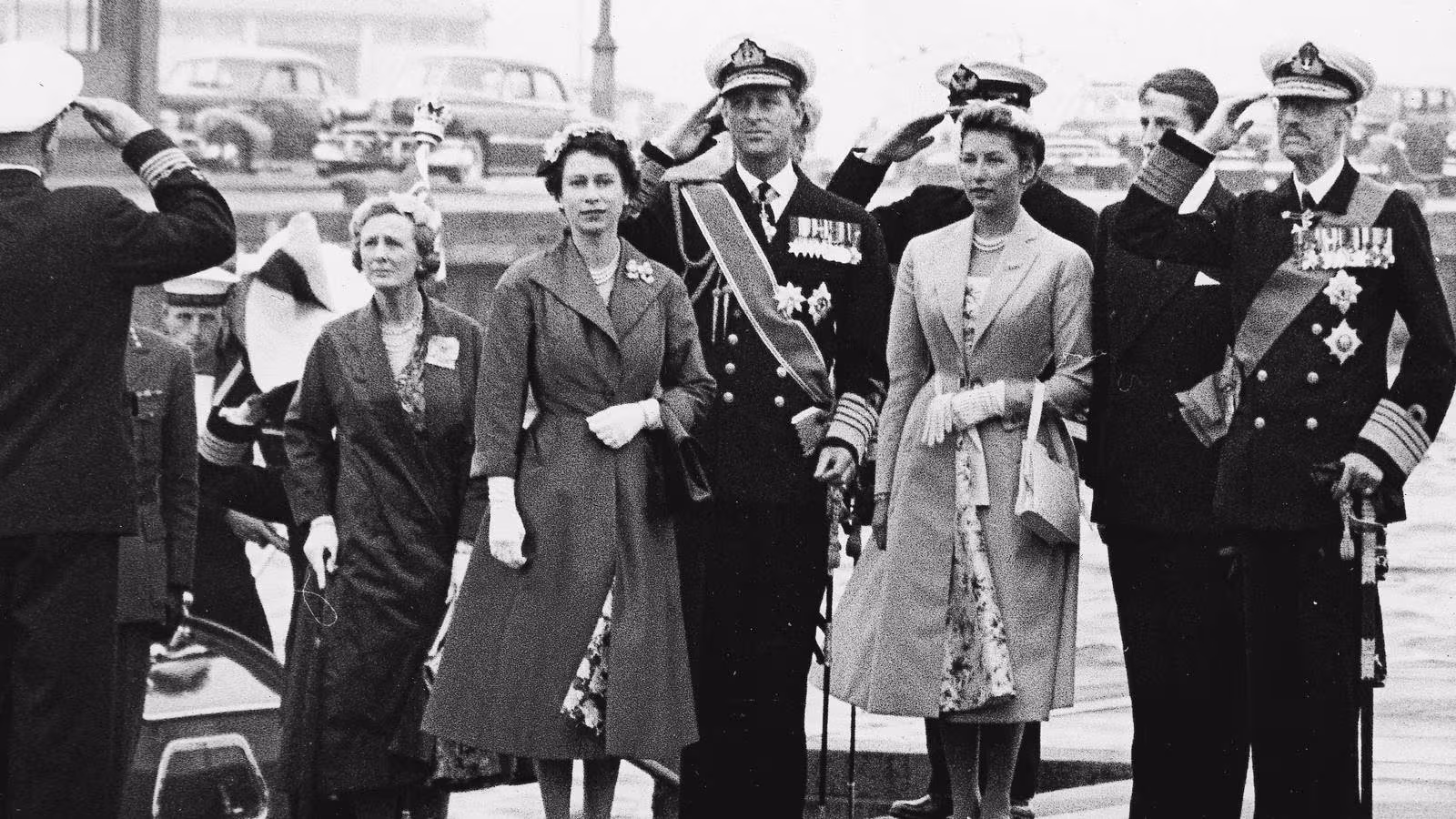 Dronning Elizabeth og prinsesse Astrid sammen