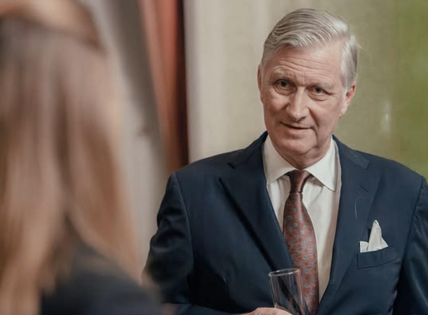 Kong Filip i samtale under middagen