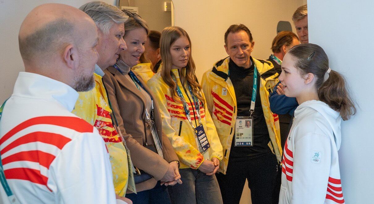 Kong Philippe, dronning Mathilde og prinsesse Eléonore besøkte den olympiske landsbyen