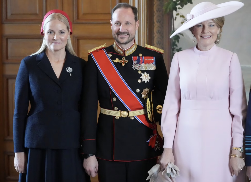 Kronprinsesse Mette-Marit, kronprins Haakon og dronning Mathilde