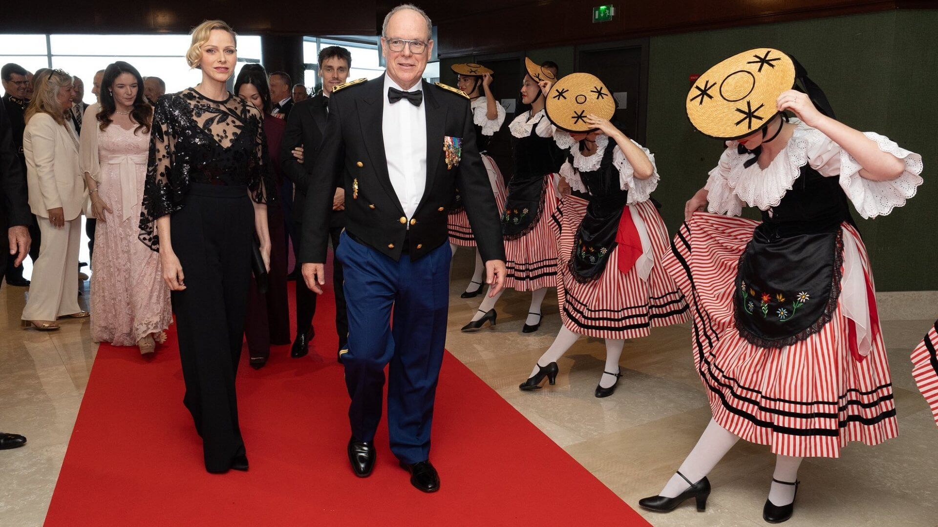 Fyrst Albert og fyrstinne Charlène på CISM-avslutningsgalla