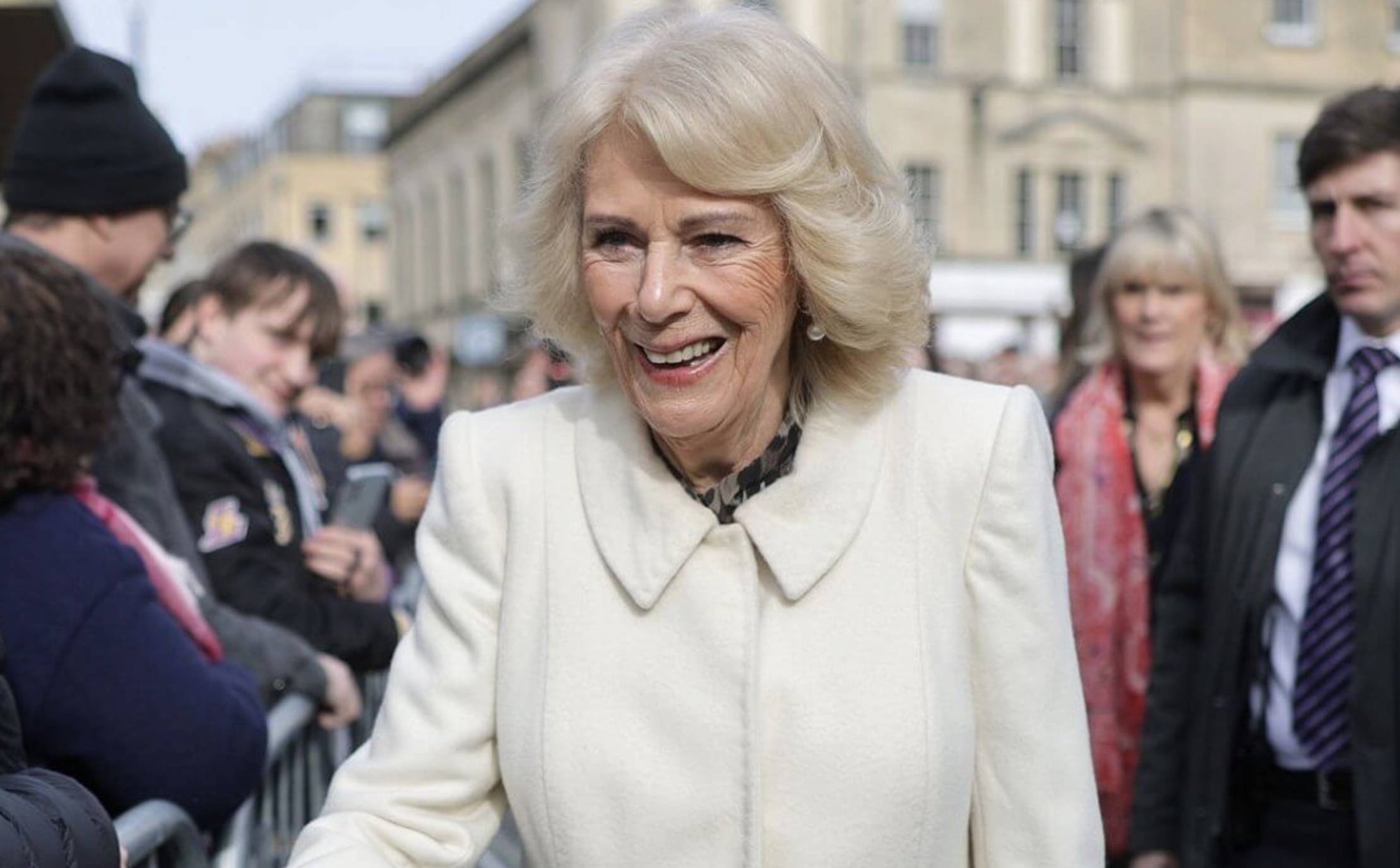 Dronning Camilla besøkte Theatre Royal Bath og Holburne Museum