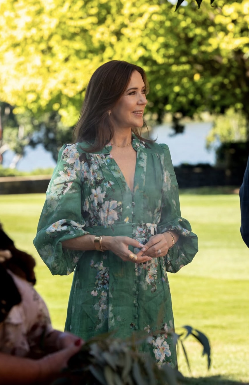 Dronning Mary i hagen ved Government House