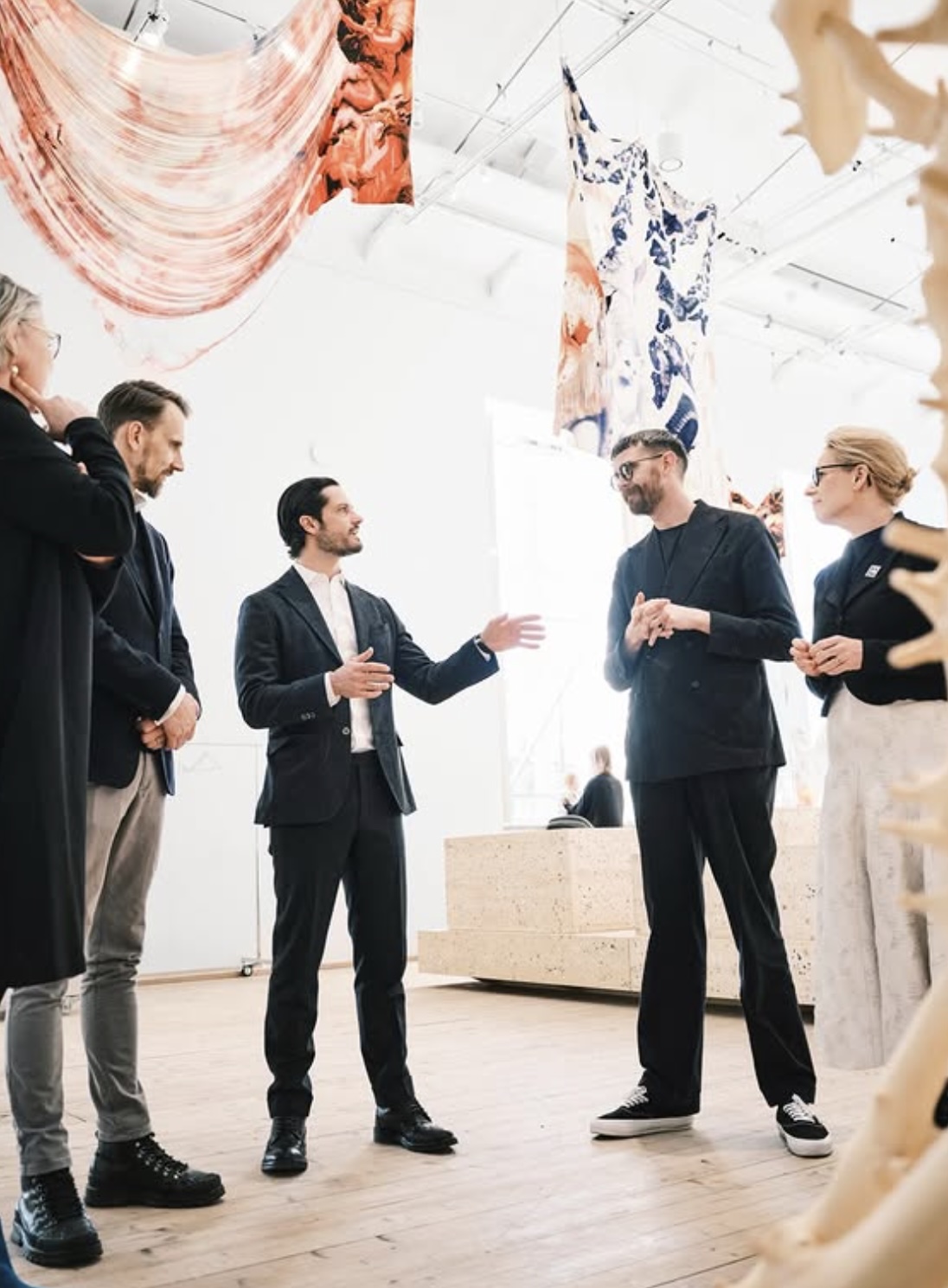 Prins Carl Philip ser på design