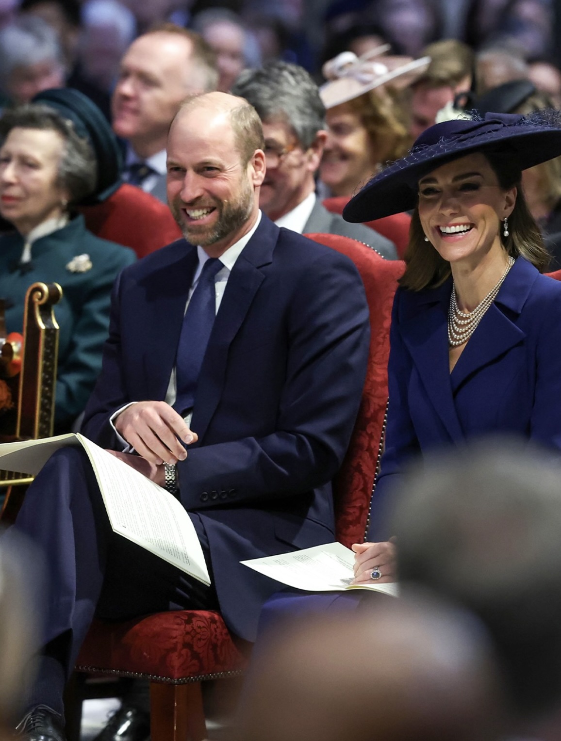 Kongefamilien deltok på Commonwealth-gudstjeneste i Westminster Abbey