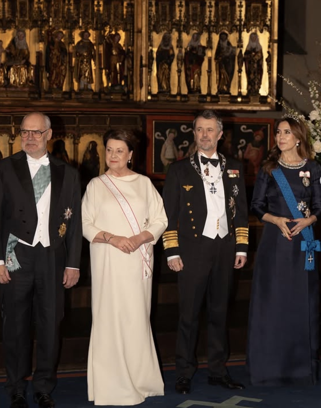 Kongeparet og presidentparet foran altertavlen