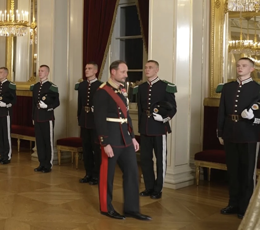 Kronprins Haakon i prosesjonen