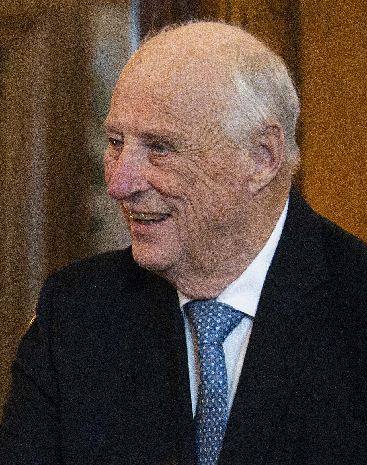 Kong Harald innlagt på sykehus på Tenerife