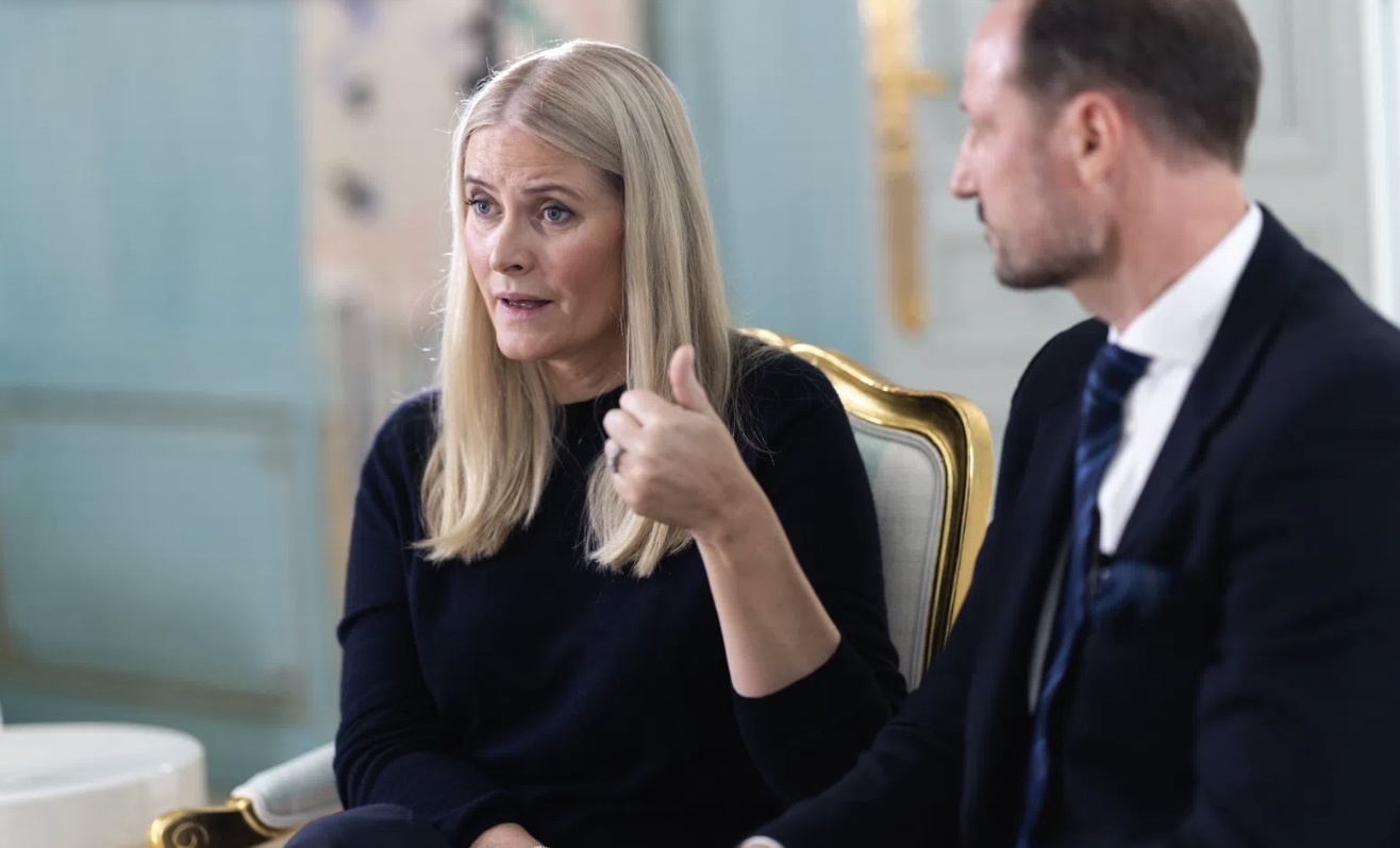 SISTE NYTT! Kronprinsparet snakker ut om Epstein-kontakten