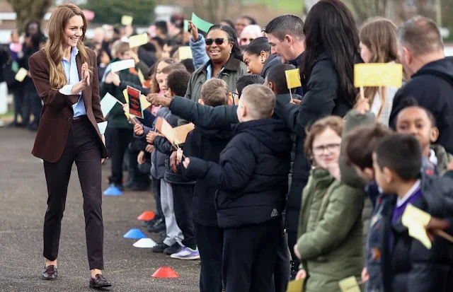 Prinsessen i samtale med elever