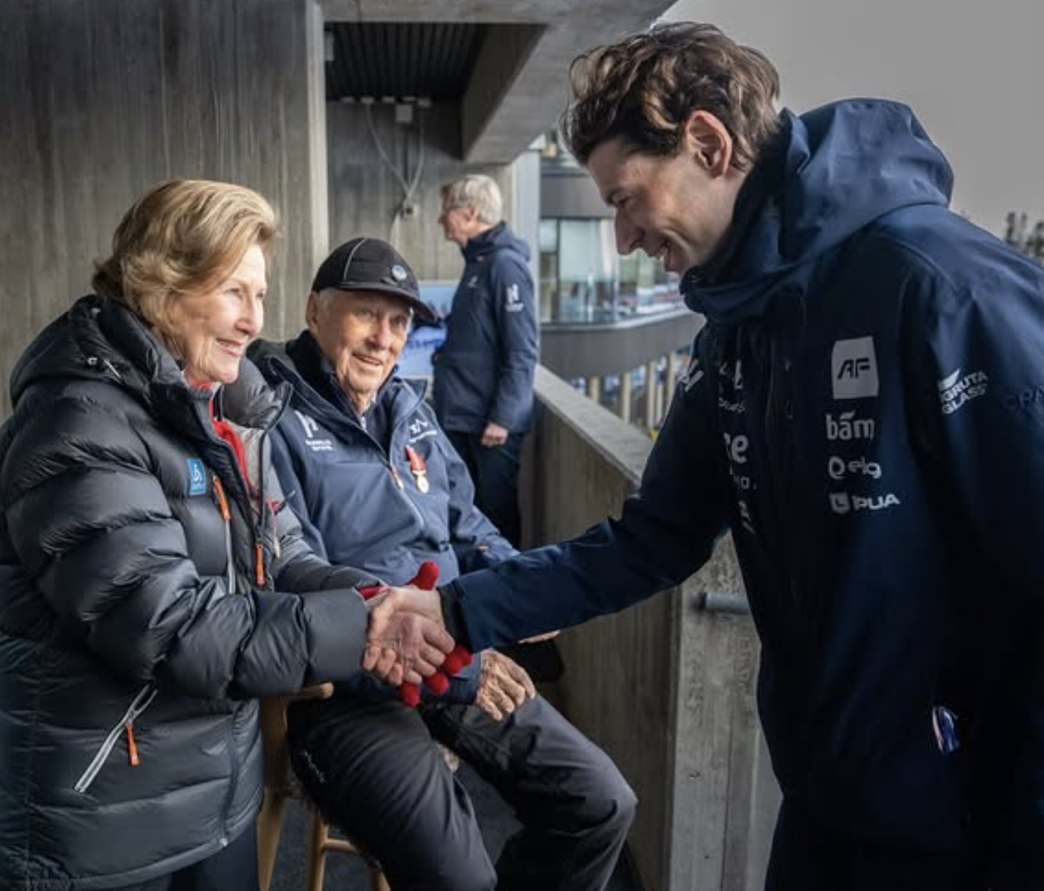Kongeparet på verdenscupfinale i Holmenkollen