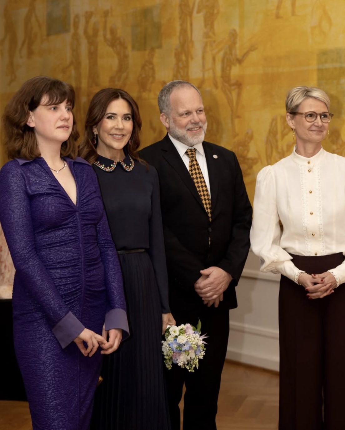 Dronning Mary holder tale