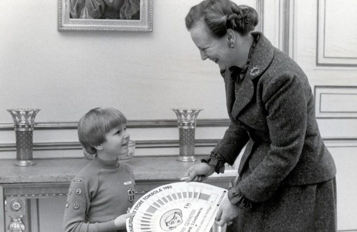 Dronning Margrethe mottar lodd i 1982