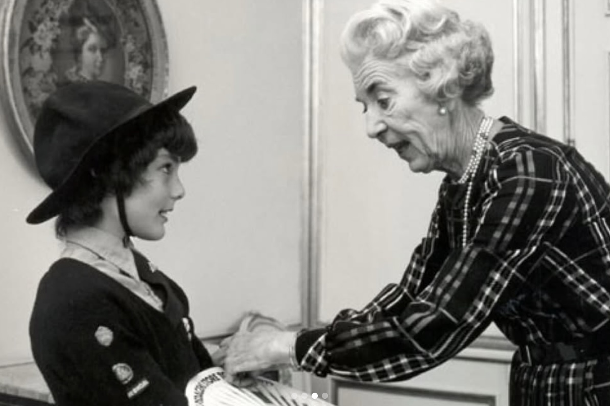 Dronning Ingrid mottar lodd i 1975