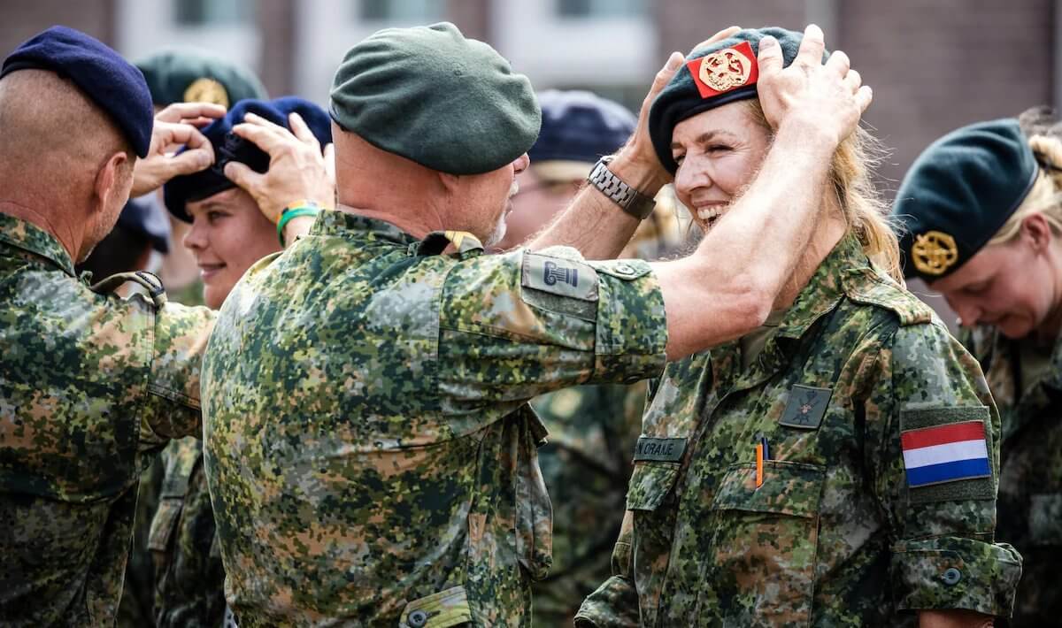 Dronning Máxima fullførte første del av reservistutdanningen
