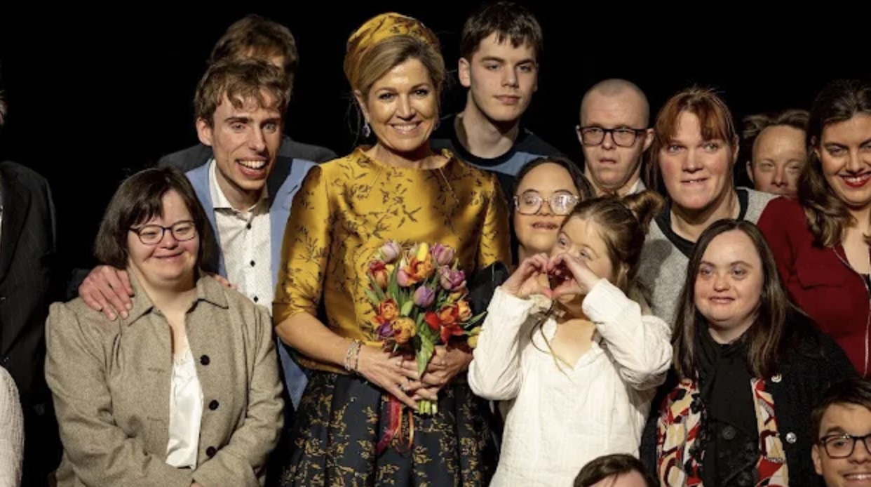 Dronning Máxima sammen med KamaK-ensemblet