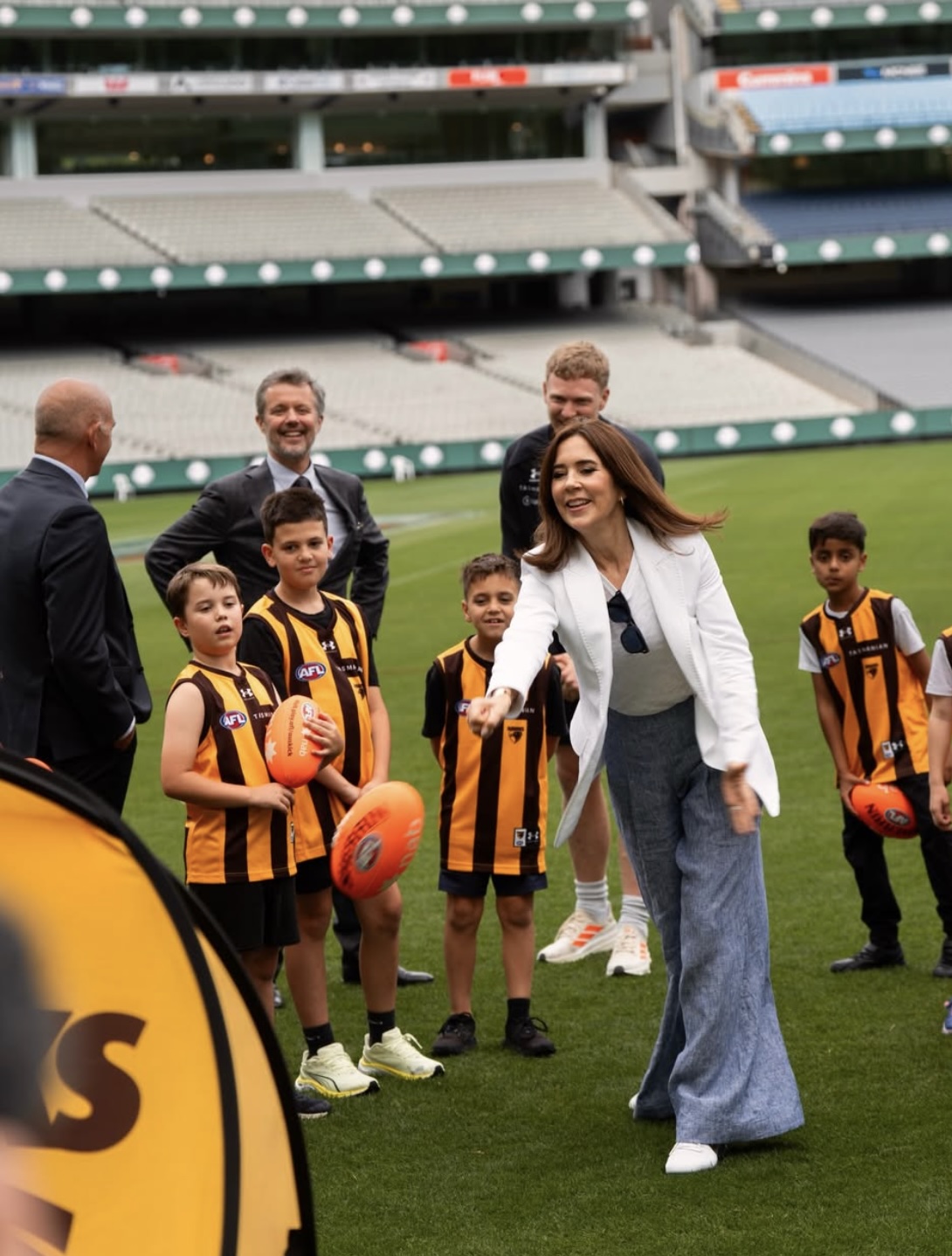 Dronning Mary på Melbourne Cricket Ground