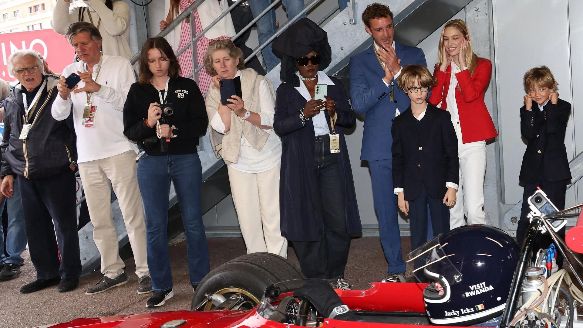 Pierre Casiraghi og Beatrice Borromeo besøkte Ferrari under historisk Grand Prix