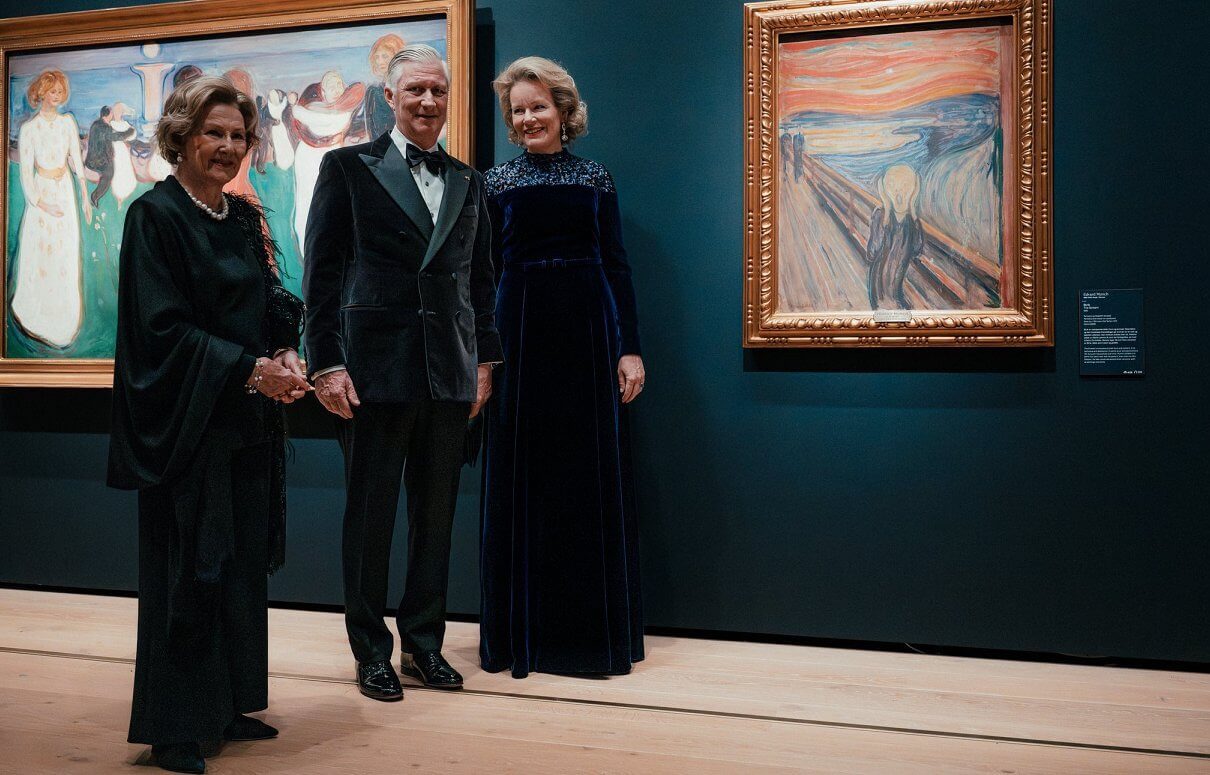 Dronning Sonja, kong Philippe og dronning Mathilde foran Skrik