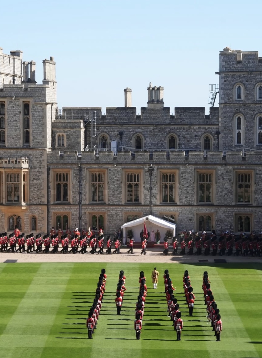 Seremoniell velkomst i Quadrangle ved Windsor Castle