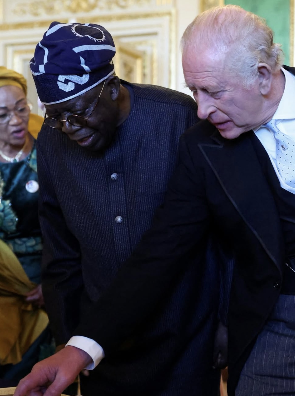 President Tinubu og kong Charles i Green Drawing Room
