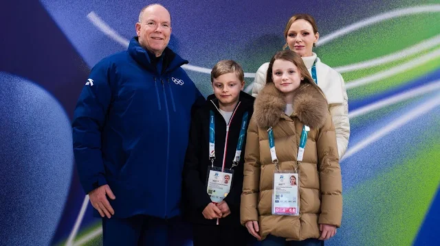 Fyrst Albert og fyrstinne Charlene på vinter-OL med barna