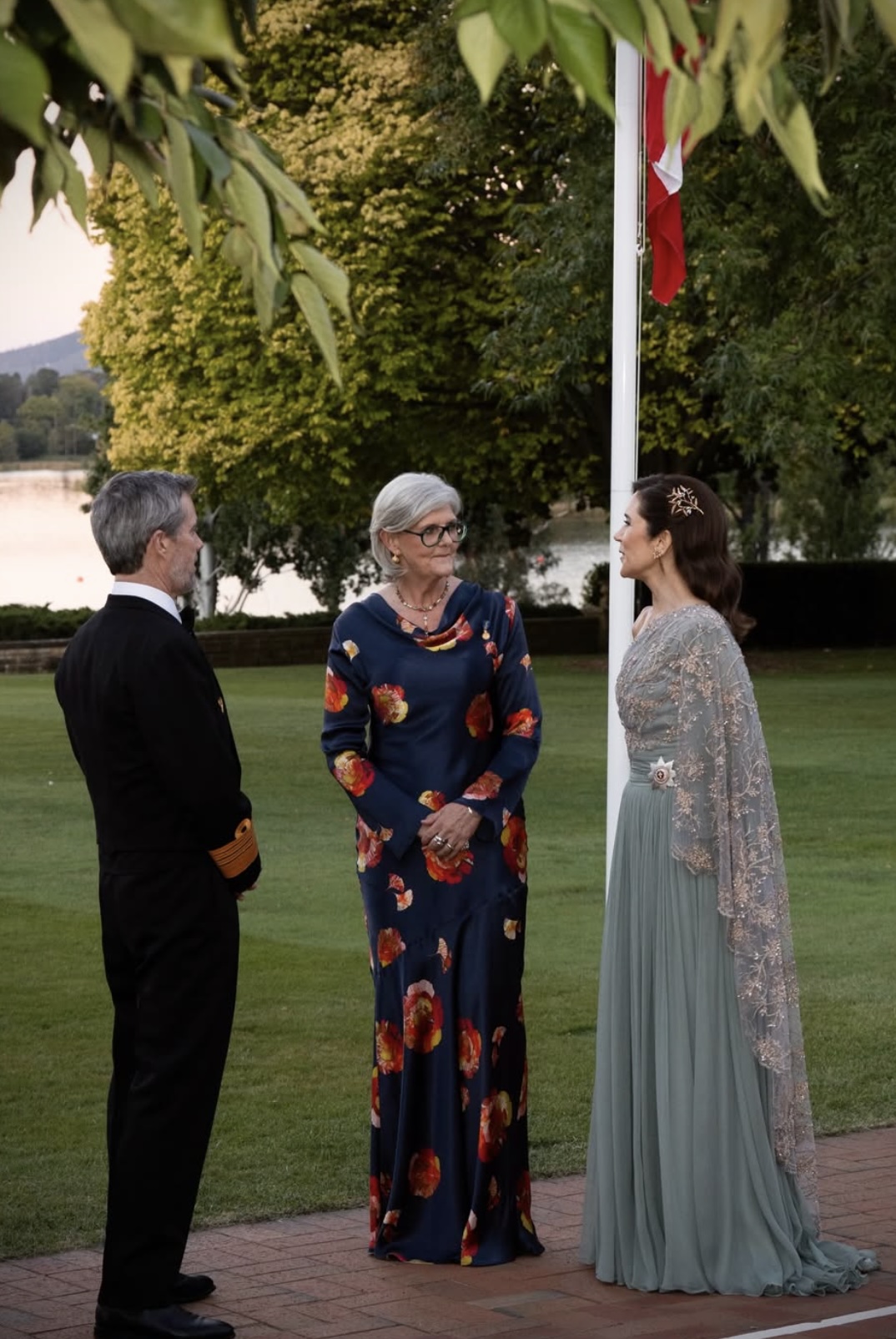 Kongeparet i samtale med generalguvernor Sam Mostyn