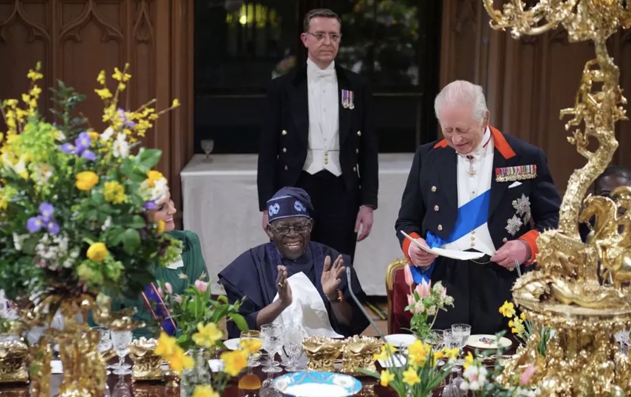 Kong Charles og president Tinubu ved statsbanketten