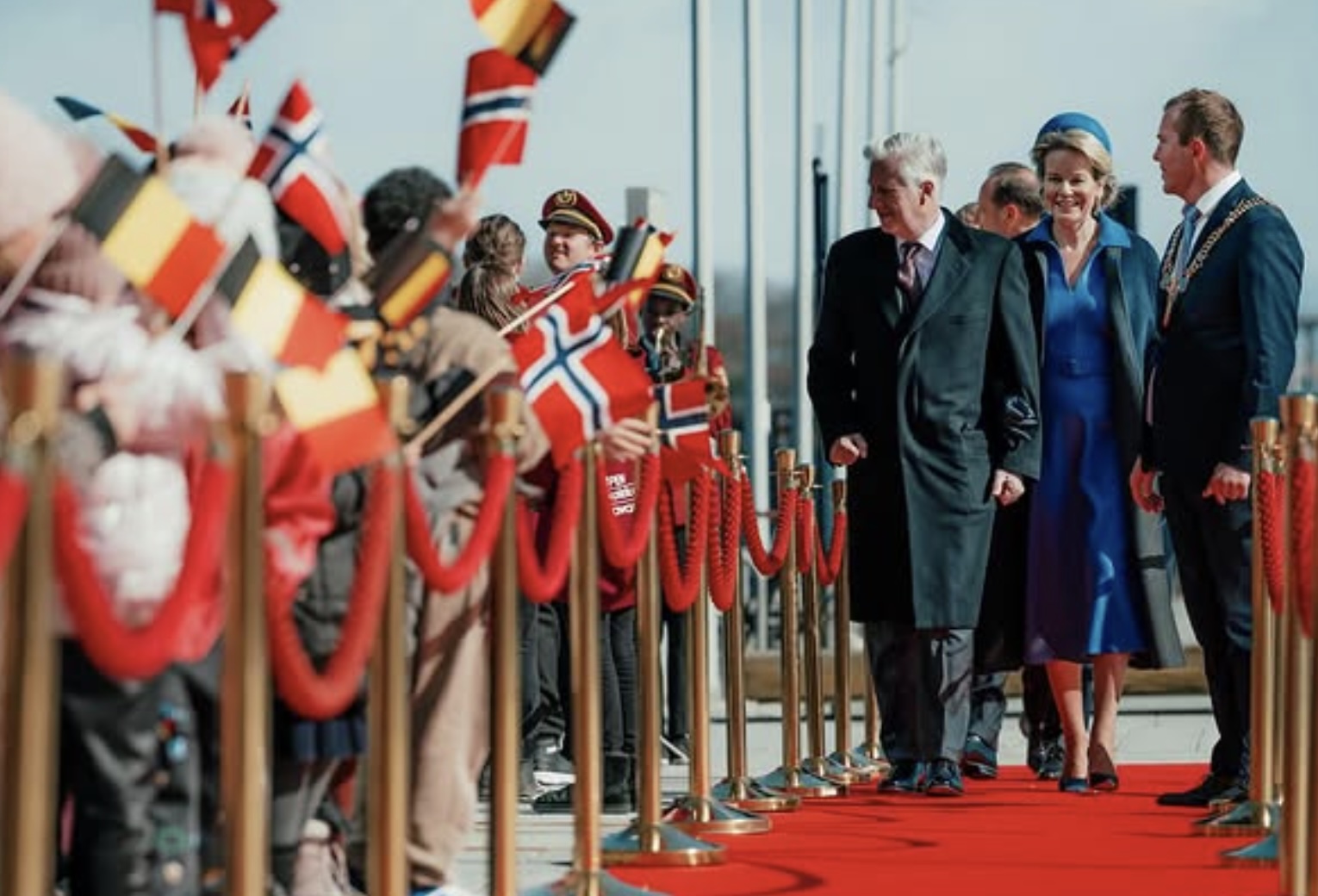 Ankomst med norske og belgiske flagg