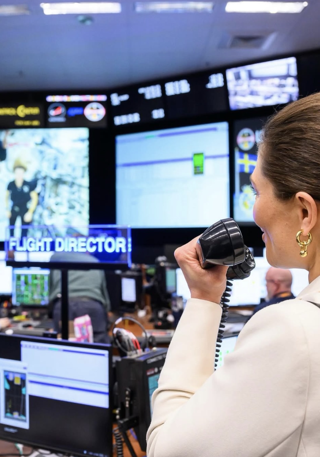 Kronprinsessen snakker med astronauter fra Mission Control
