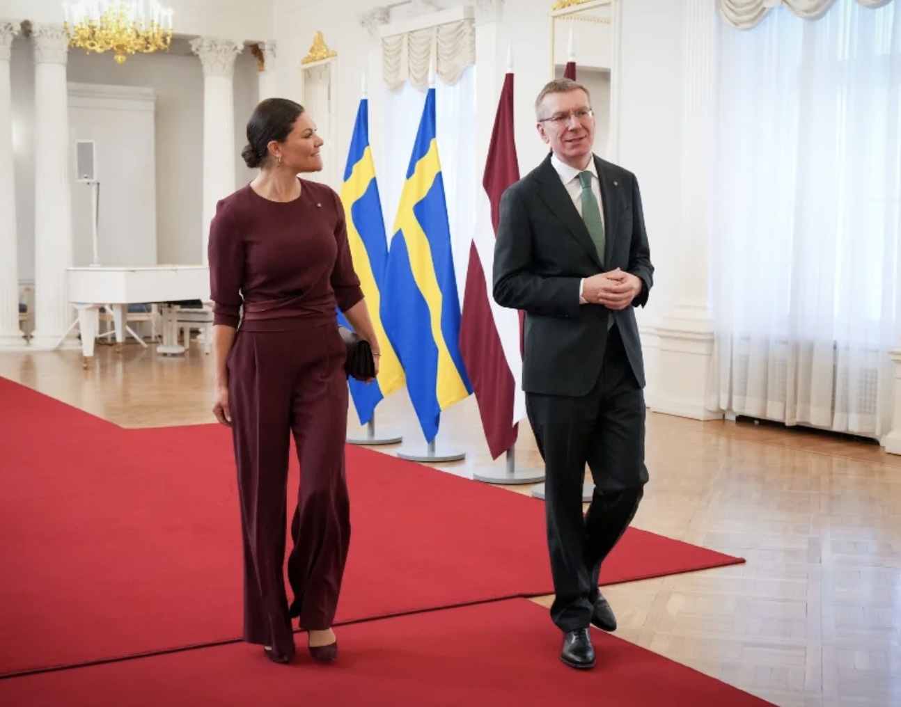 Kronprinsesse Victoria og president Rinkevics på rød løper