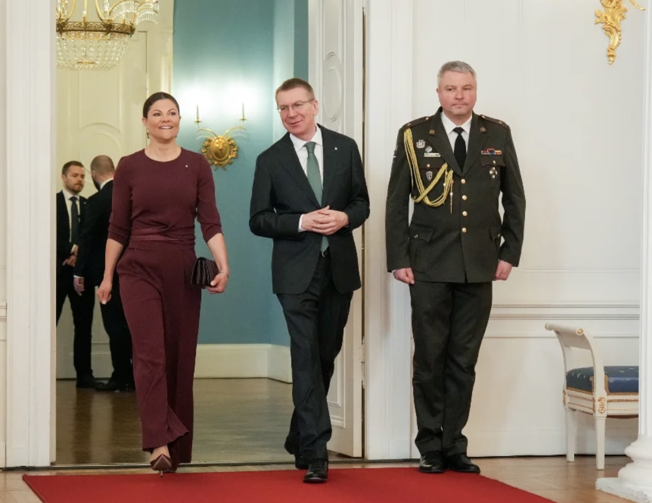 Kronprinsesse Victoria ankommer Riga slott