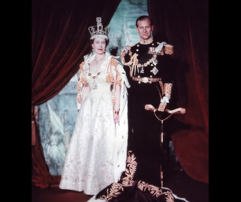 Dronning Elizabeth II og prins Philip ved kroningen
