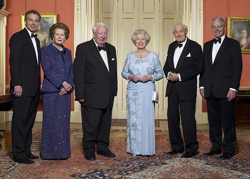 Dronning Elizabeth II med tidligere statsministre