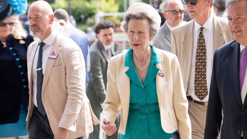 Prinsesse Anne delte ut trofeet på King George-helgen på Ascot