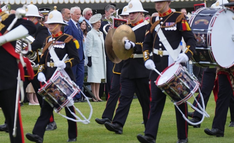 Royal Marines-bandet under hagefesten