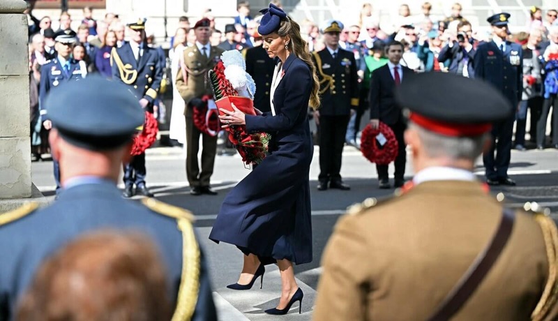 Prinsesse Catherine legger ned krans ved Cenotaph