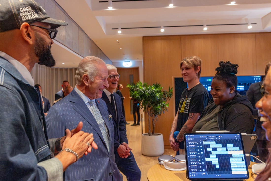 Kong Charles og Tim Cook åpnet Creative Labs