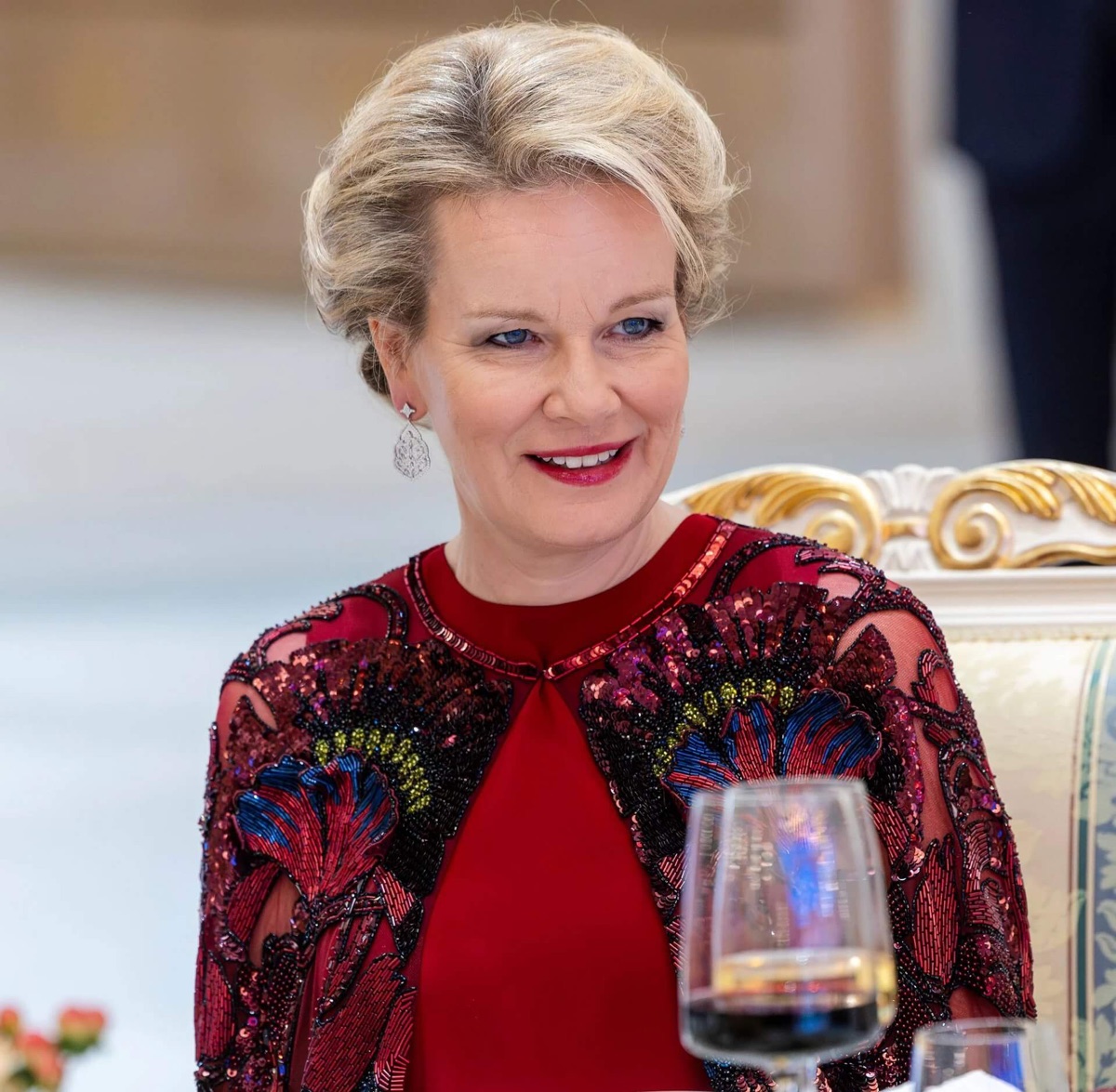 Queen Mathilde seated at the table during the state dinner