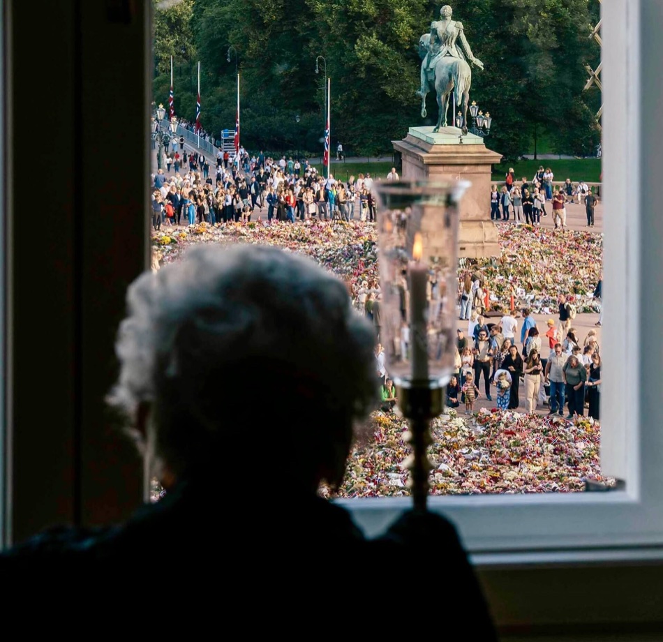 View over the sea of flowers on the Palace Square and the statue of Karl Johan, seen over Princess Astrid