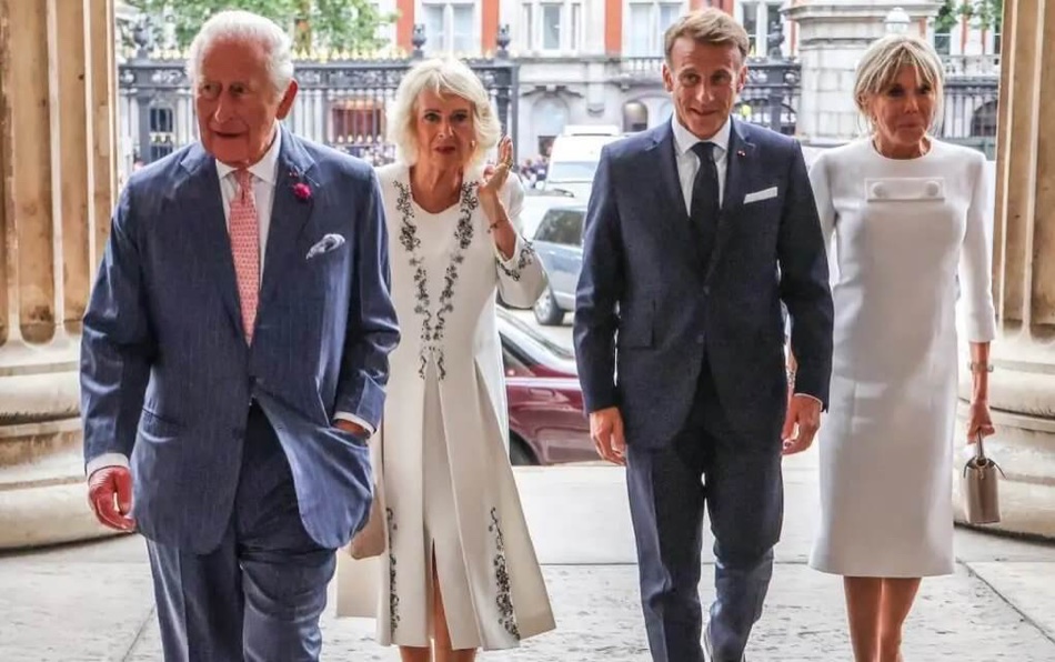 King Charles, Queen Camilla, President Macron and Brigitte Macron walk in through the columned entrance of the British Museum