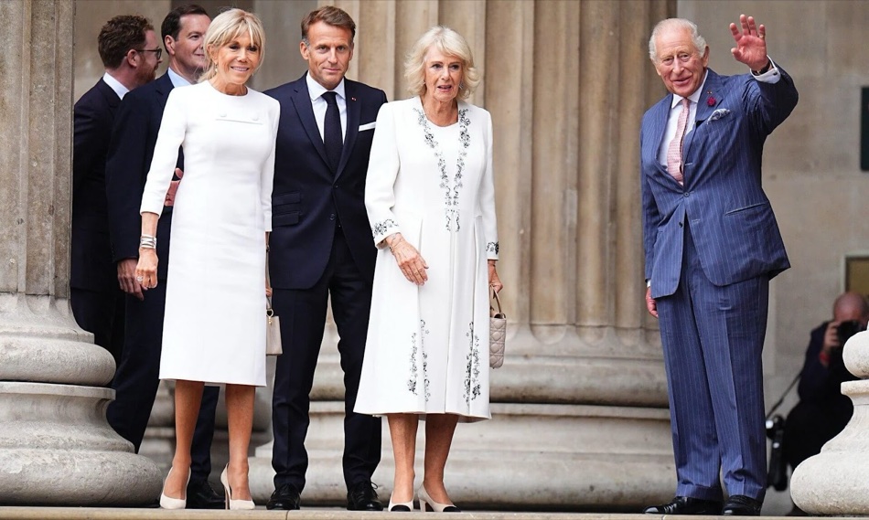 The four on the museum steps, King Charles waving towards the photographers