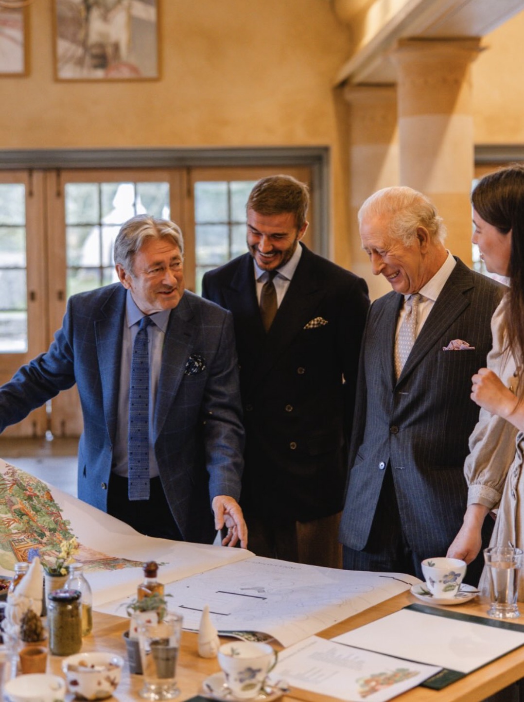 Kong Charles, David Beckham og Alan Titchmarsh ser på planene