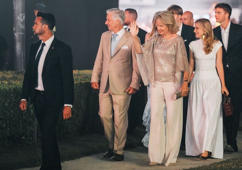 Kong Philippe, dronning Mathilde og kronprinsesse Elisabeth