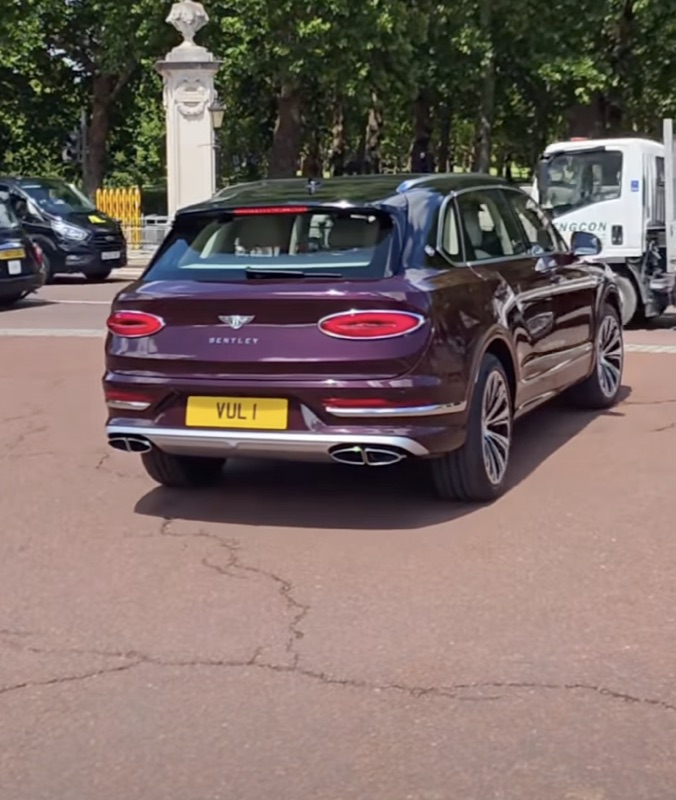 Bentley Bentayga sett bakfra