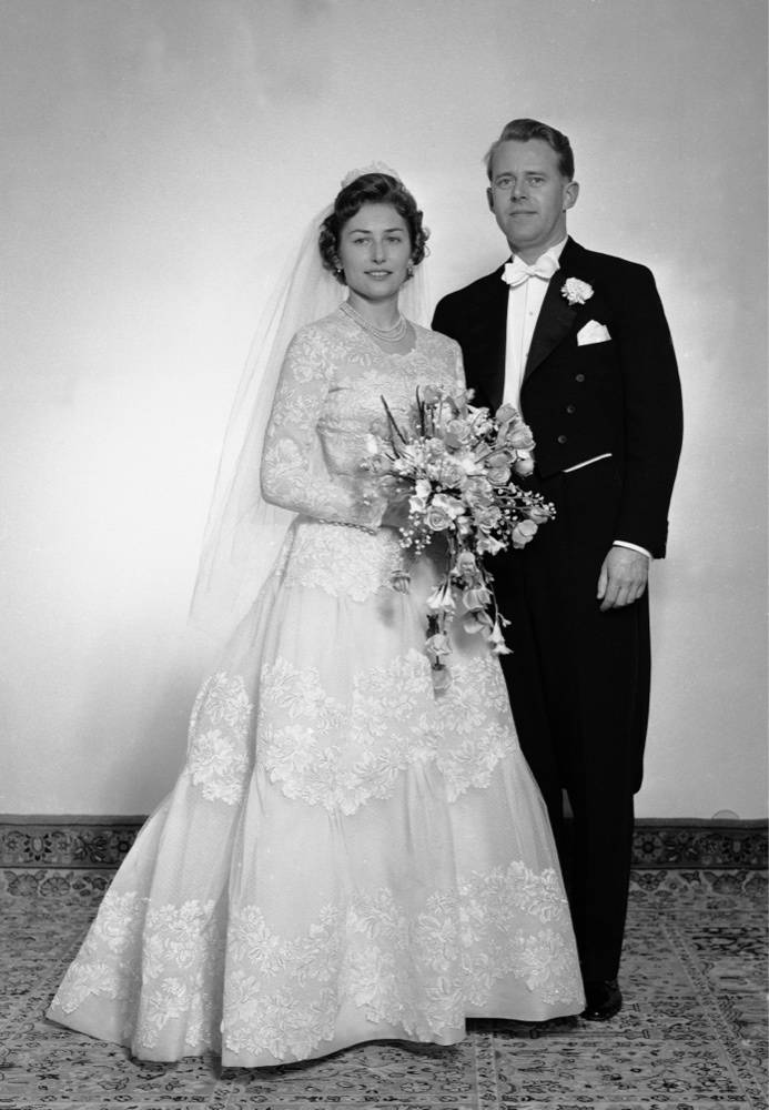The bride and groom, Princess Astrid and Johan Martin Ferner, outside Asker Church
