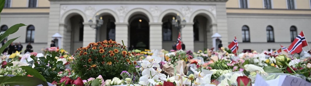 Kong Haralds båre bringes til Slottet