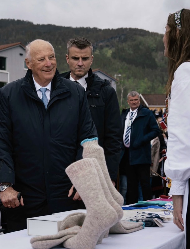 Kongen møter lokale handverkere